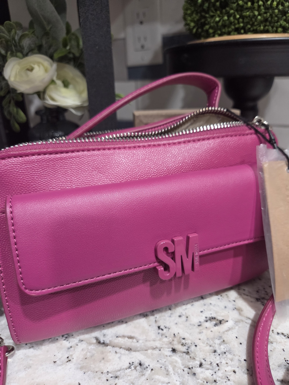 Steve Madden Hot Pink Crossbody Bag with Detachable Logo Strap - Picture 2 of 10